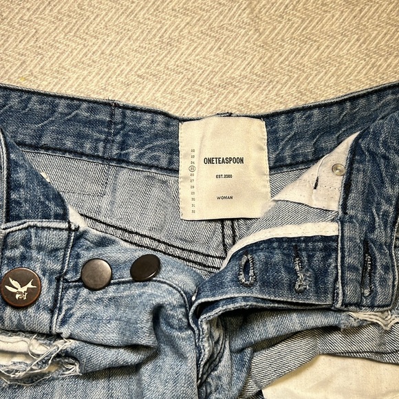 One Teaspoon Bandit Denim Shorts with slight distressing. Size 25. - Picture 5 of 11